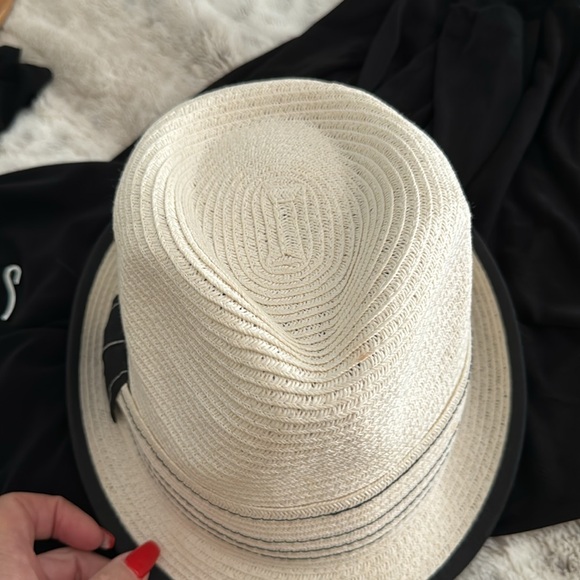Beautiful designer off white and black ladies hat never worn. - Picture 3 of 6